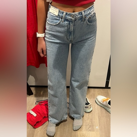 Abercrombie 90s High Rise Relaxed Jean - Picture 2 of 5